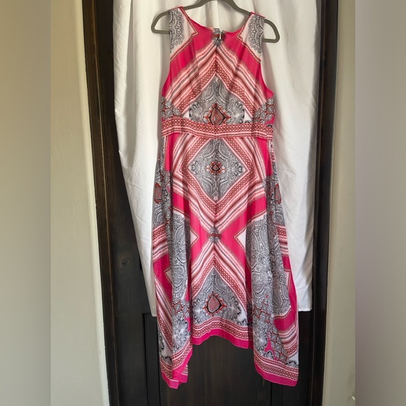 Studio One Handkerchief Dress -NWOT - Picture 3 of 8